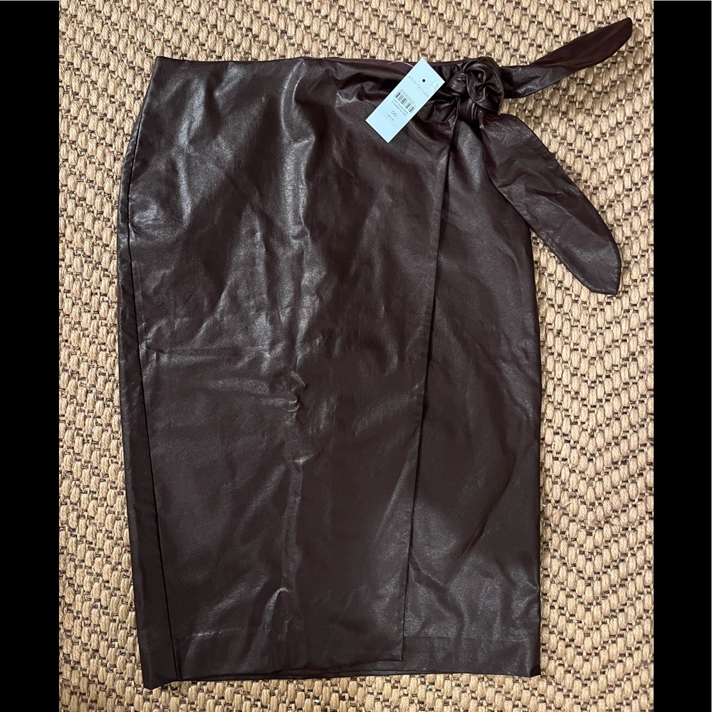 Ann Taylor NWT Wrap Skirt Faux Leather Burgundy size Petite 00